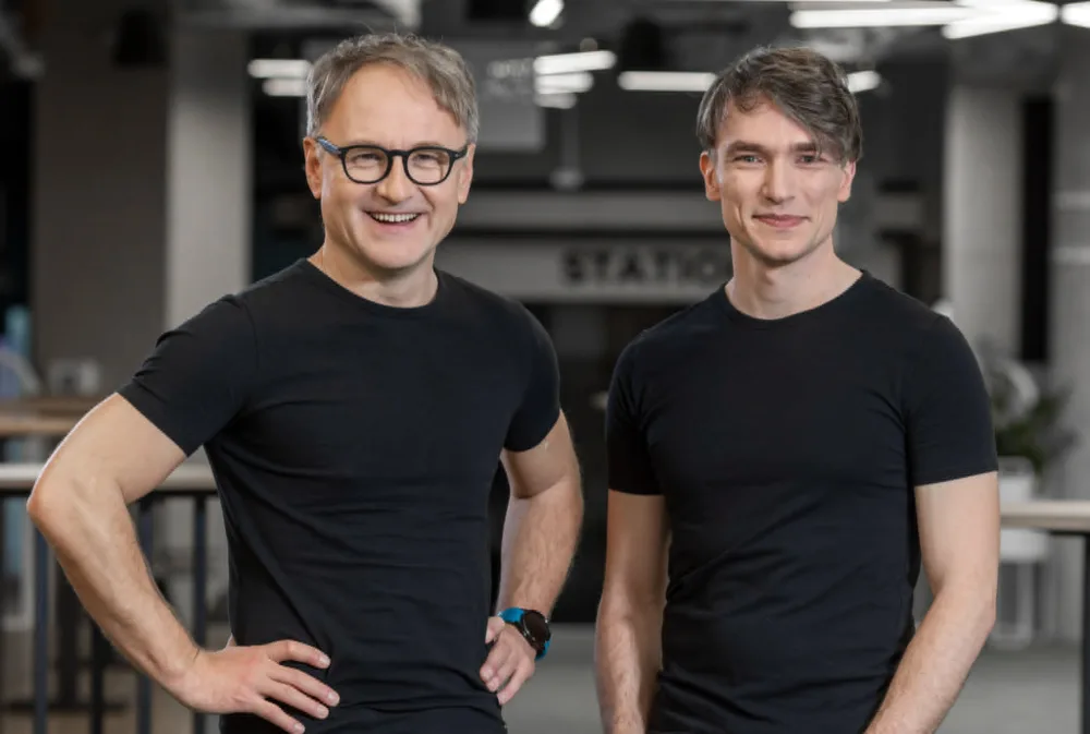 Artur Kurasiński i Krzysztof Domaradzki - autorzy książki RzeczpospolitAI